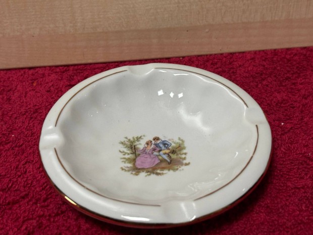 Romantikus jelenetes porceln hamutart, tl, tlka