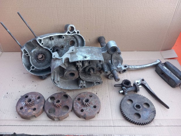 Romet Komar motorblokk közép és alkatrészei