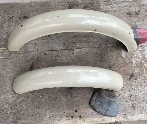 Romett Komr els s hts srvd