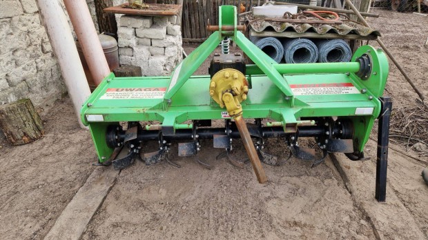 Rot�tor traktor ut�n elad�