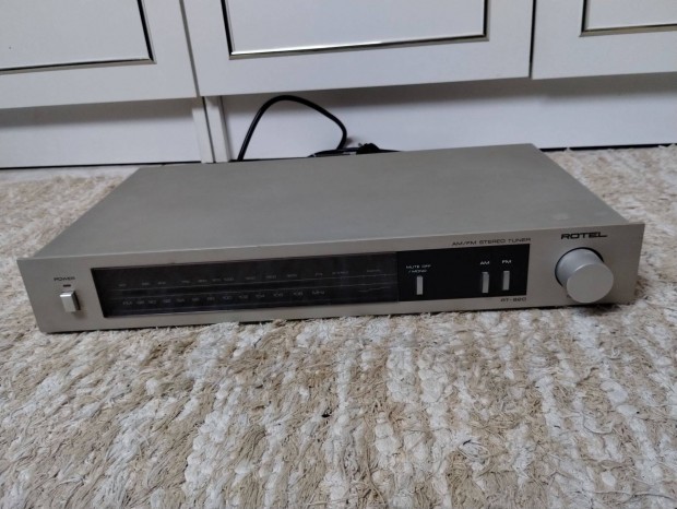 Rotel RT-820 tuner