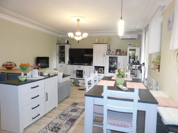 R�vid id�n bel�l bek�lt�zhet� a teljesen fel�j�tott csal�di h�z!