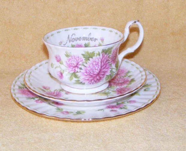 Royal Albert angol porceln reggelizszett hnapos november