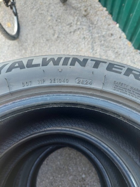 Royal Black 225/50 r17