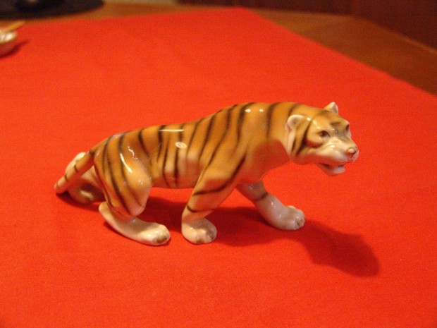 Royal Dux porceln tigris figura