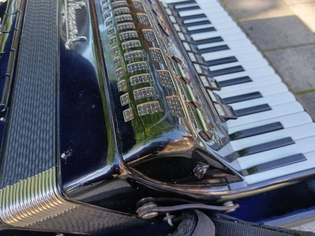 Royal Standard 72 basszusos harmónika Gyulának