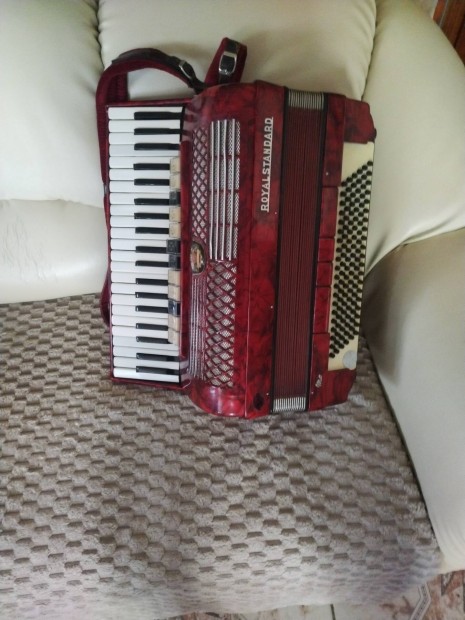 Royal Standard Montana 120 basszusos tangoharmonika harmonika 