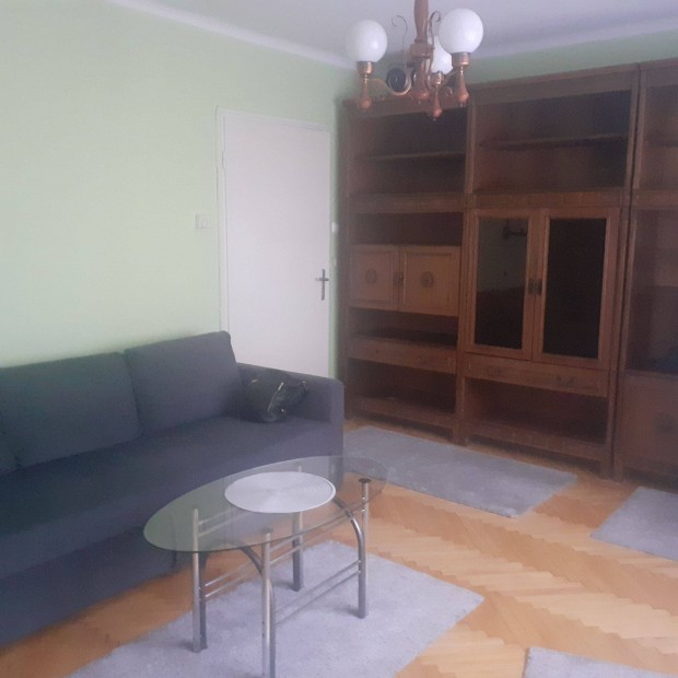 R�zsadombi kiad� lak�s