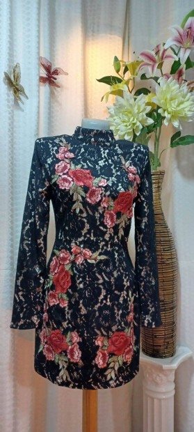 Rózsás csipke Alkalmi ruha 40-es méretű