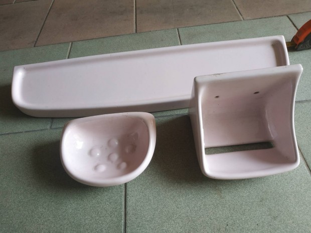 Rózsaszín kiegészítők a fűrdőszobába, polc, szappantartó, wc p.tartó,