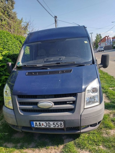 Rozsdamentes Ford Transit teherautó friss műszakival