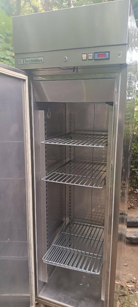 Rozsdamentes H�tt�rh�t� Keskeny Kivitel