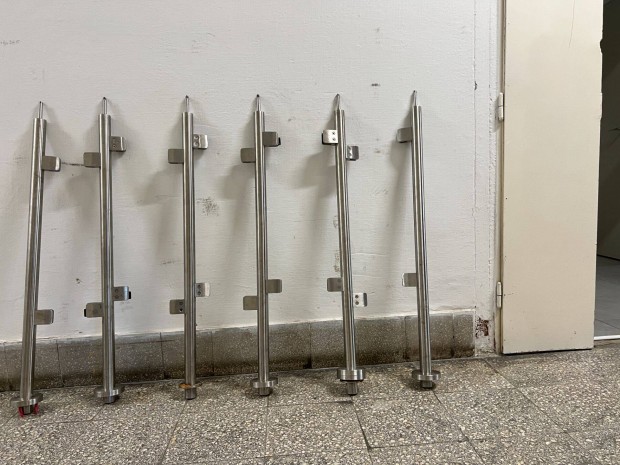 Rozsdamentes erkélykorlát lépcsőkorlát terasz oszlop inox saválló 6 db