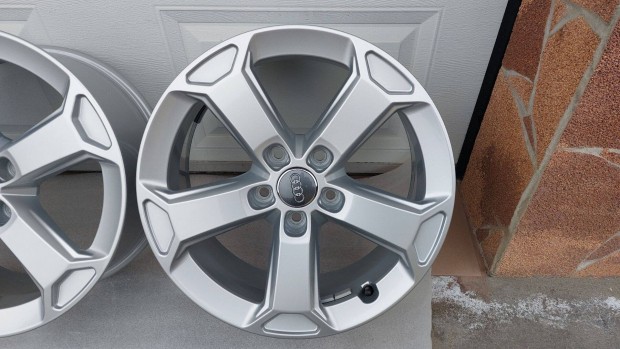 Rrr Eladó,Gyári,Új, Audi Q2 17" alufelni 5x112 Agy 57.1 hibátlan