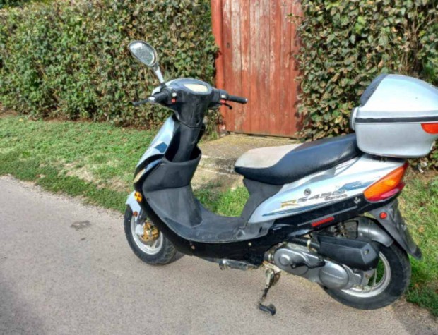 Rs 450 Robog 