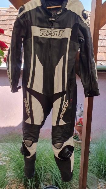 Rst bőr overál 62 méret