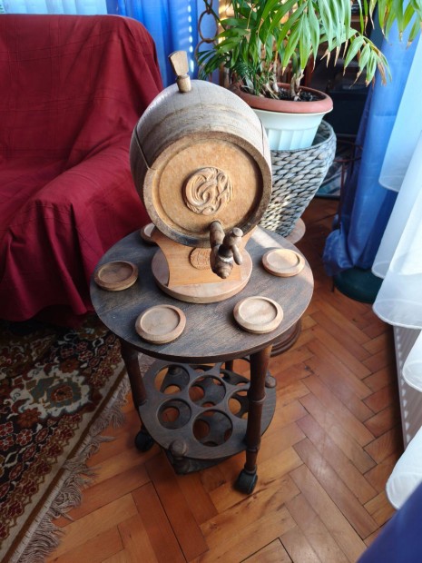 Rusztikus fa whiskys / boros hord� csappal + gur�that� b�rkocsi