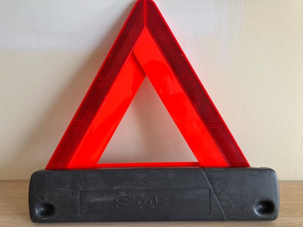 SAAB elakad�sjelz� h�romsz�g + els�seg�ly doboz