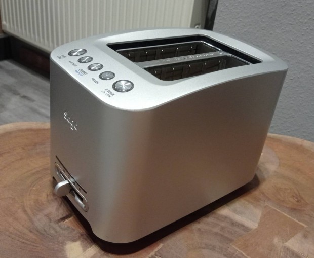 SAGE Motoros Kenyrpirt BTA825BSS  SMART Toaster