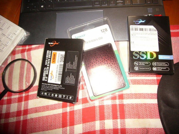 SATA SSD 128GB Írás500,Olvasás 550MB/S. 4400 FT/DB