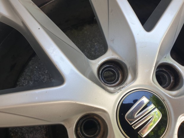 SEAT 18" 5FR alufelni szett, Bridgestone nyrival 