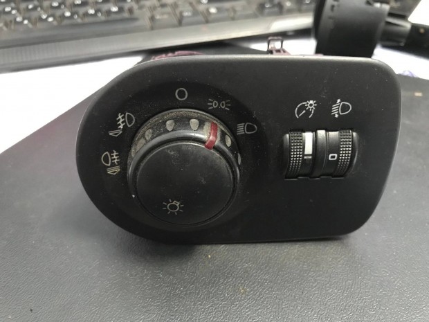 SEAT Altea 5P _ vilgts kapcsol