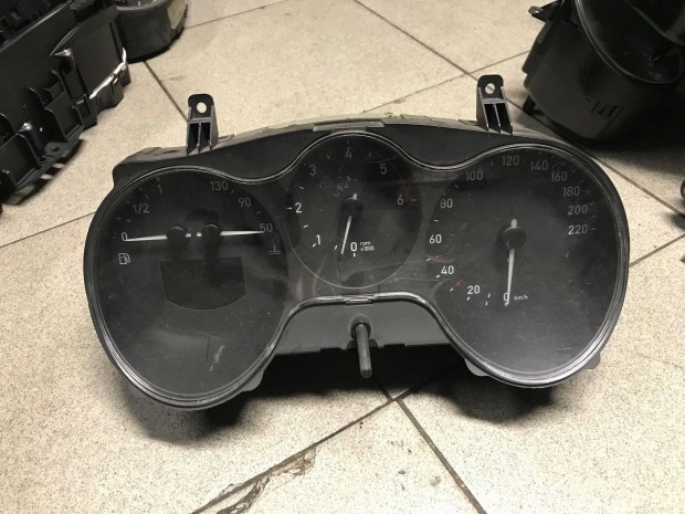 SEAT Leon 1P 1,9 PD - kilométer óra/ km óra