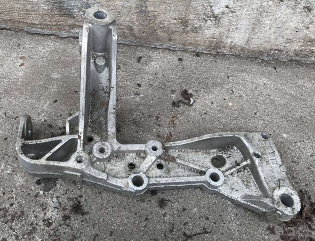 SEAT Leon 1P - Jobb első lengőkar konzol 1K0 199 296 E
