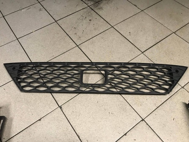 SEAT Leon 5F Cupra / középső lökhárító rács 5F0 853 677 E