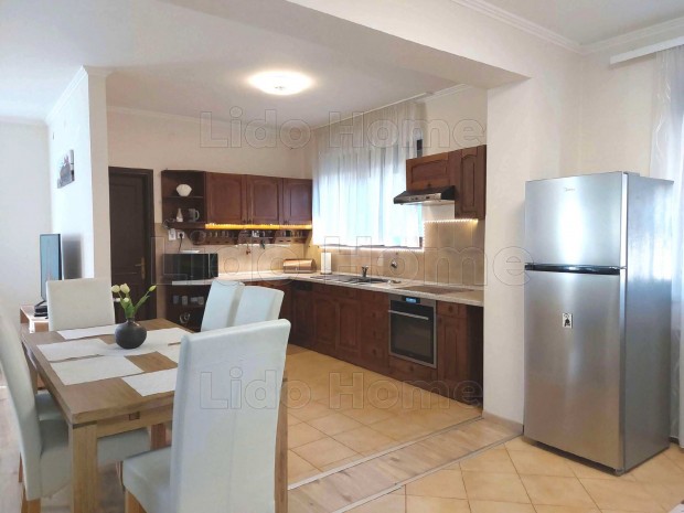 SI�FOK EZ�STPARTON 2 SZINTES IG�NYESEN FEL�J�TOTT POLG�RI VILLA ELAD�