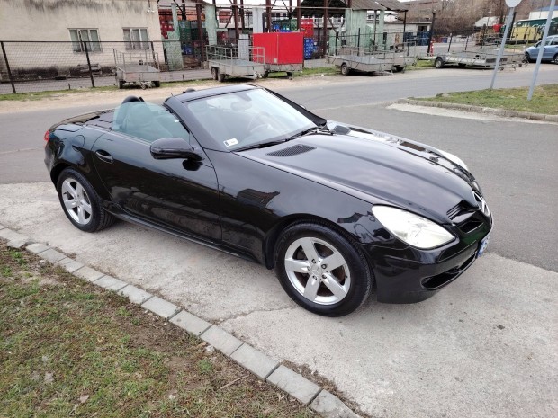 SLK cabri� elad�. 