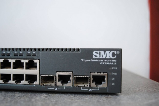 SMC6726AL2 24 portos ethernet hlzati Tiger switch elad!