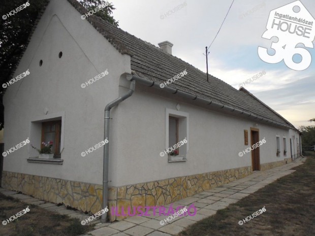 SOLTVADKERT K�ZPONTJ�BAN, k.b.:400 m2-es �P�LETEGY�TTES ELAD�!