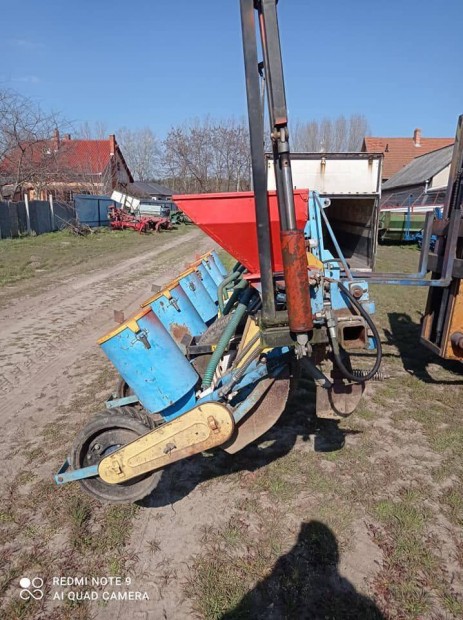 SPC 6 soros, kukorica, napraforgó vetőgép, MTZ traktor után