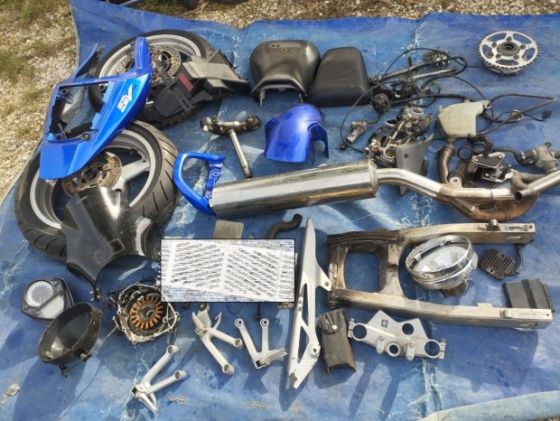 SV 650 alkatr�sz 03 km �ra