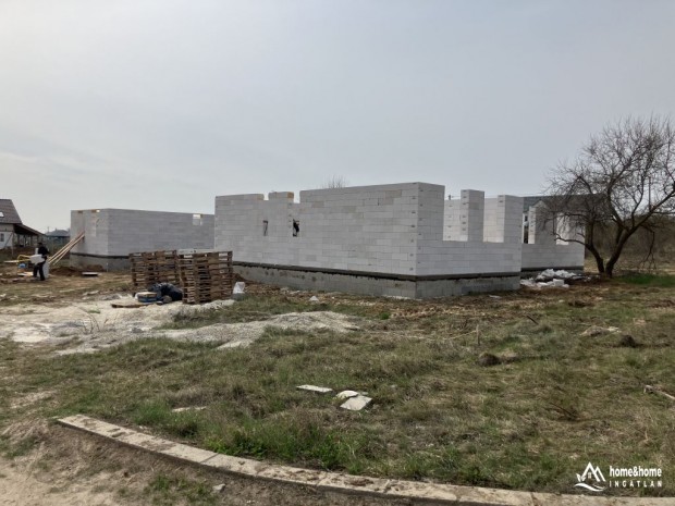 SZ�R - �JONNAN �P�L� CSAL�DI