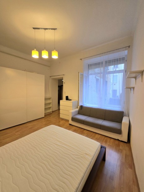 SZUPERLOKALIZ�LT! V�G UTCA - CSARNOKNEGYED!