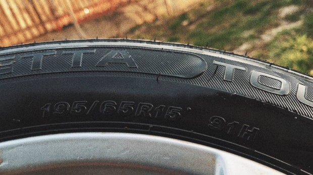 Saetta Touring 195/65R15 nyri gumi alufelnivel elad(4db)