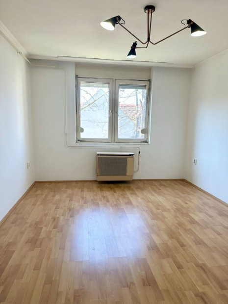 S�gv�ri Kertv�rosban 1 szob�s lak�s kiad�