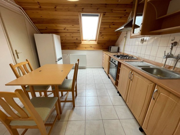 S�gv�ri kertv�rosban 3 szob�s, j� �llapot�, egyedi g�zf�t�ses lak�s el