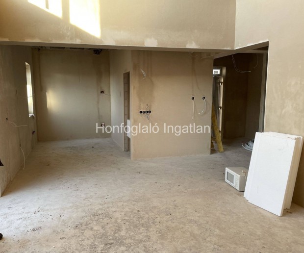 S�gv�ri kertv�rosban �j �p�t�s�, pr�mium kivitelez�s� csal�di h�z