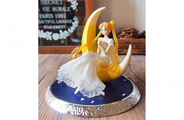 Sailor Moon - Serenity hercegn Holdon figura 15 cm