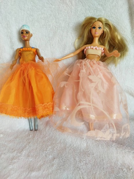 Sajt kszts Barbie ruha szettek gyereknapra