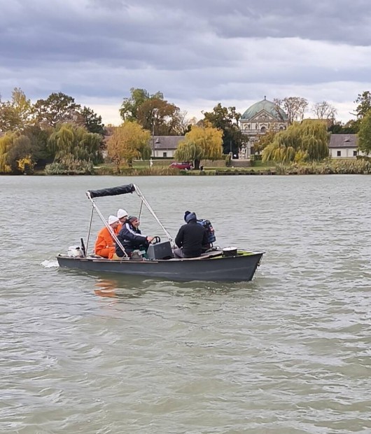 Saját készítésű motorcsónak!