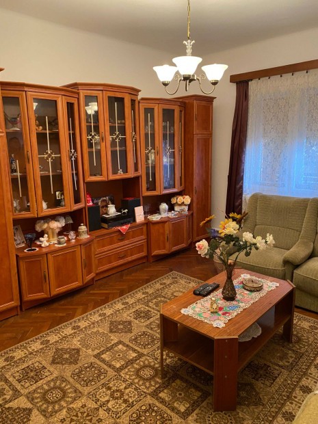 Saj�ecsegen szigetelt 3 szob�s h�z elad� 1250 nm telekkel