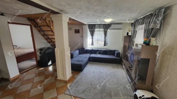 Saj�l�d csendes utc�j�ban sz�p �llapot� 90 m2-es csal�di h�z elad�!