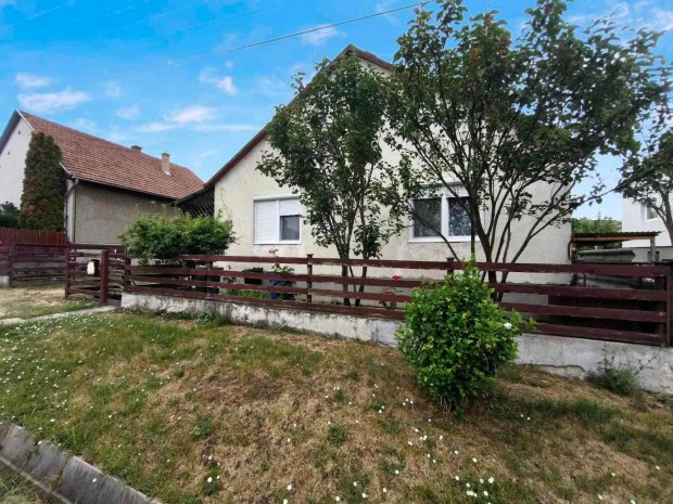 Sajszentpter 118 m, 3 szoba + nappalis csaldi hz