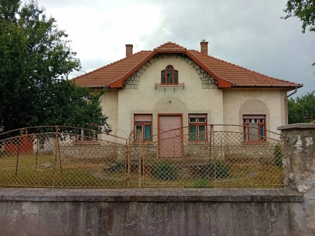 Sajszentpter csaldi haz