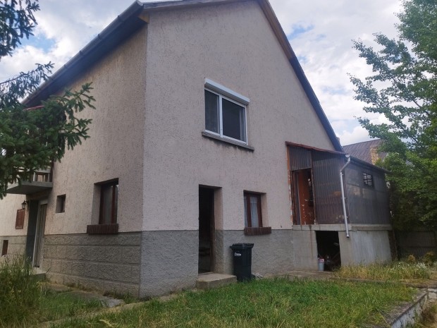 Sajszentpteren elad csaldi hz