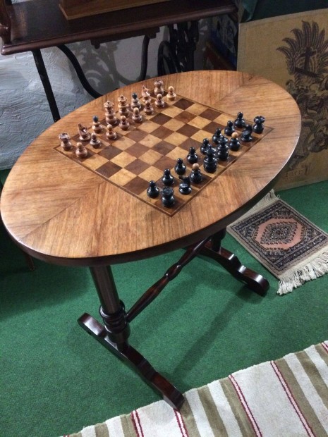 Sakk asztal sakk kszlettel